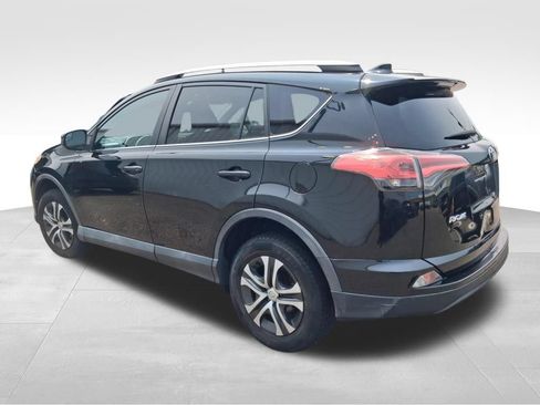 Used 2017 Toyota RAV4 LE AWD/4WD image 4