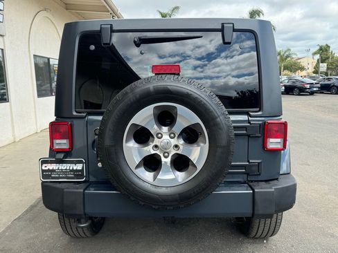 Used 2018 Jeep Wrangler Unlimited Sahara w/ Connectivity Group image 8