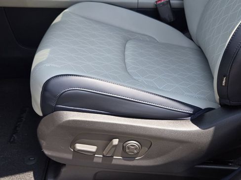 New 2026 Kia Carnival EX FWD image 17
