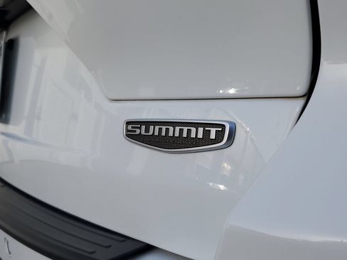 Used 2022 Jeep Grand Cherokee Summit AWD/4WD image 8