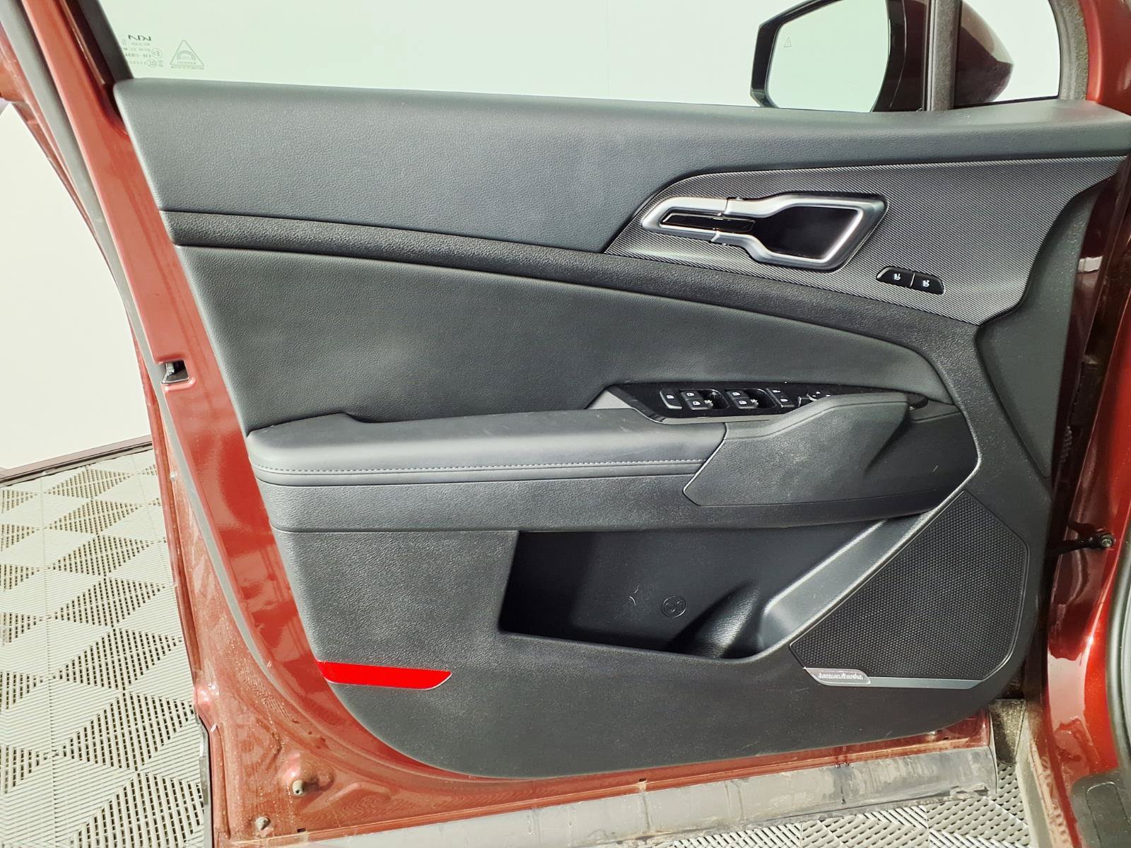 Used 2025 Kia Sportage SX FWD image 16