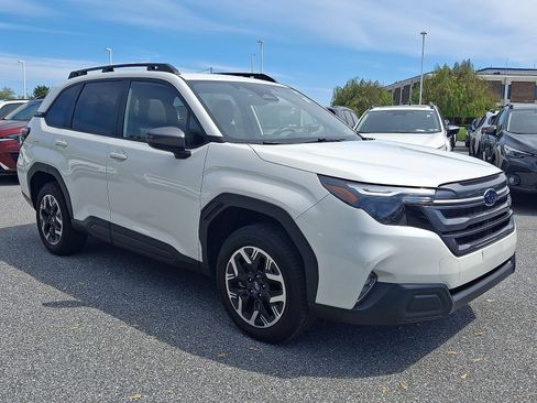 Certified 2025 Subaru Forester Premium w/ Convenience Package #1 AWD/4WD image 3