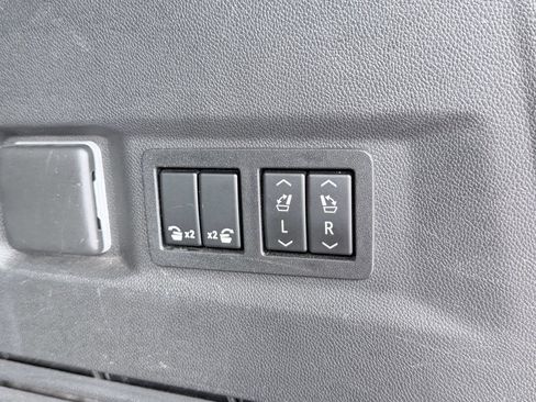 Used 2022 Chevrolet Tahoe Z71 w/ Off-Road Capability Package image 10