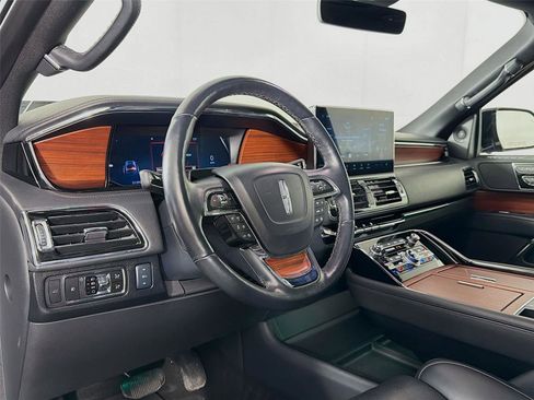 Used 2024 Lincoln Navigator Reserve AWD/4WD image 9