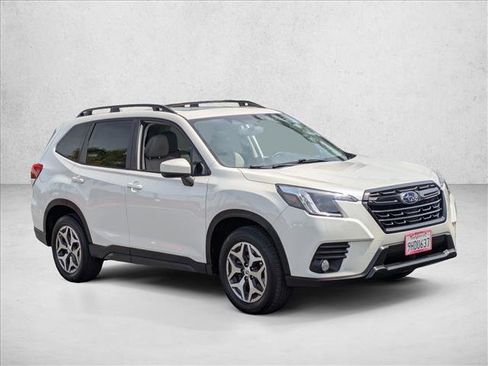 Used 2023 Subaru Forester Premium image 3