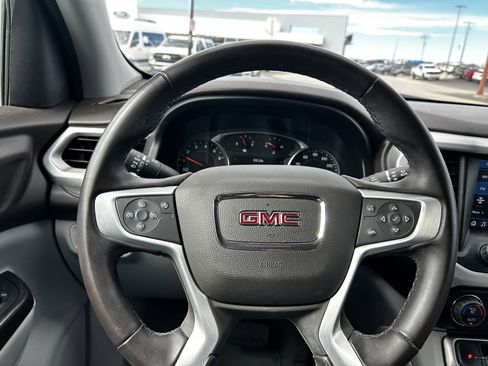 Used 2023 GMC Acadia SLT image 18
