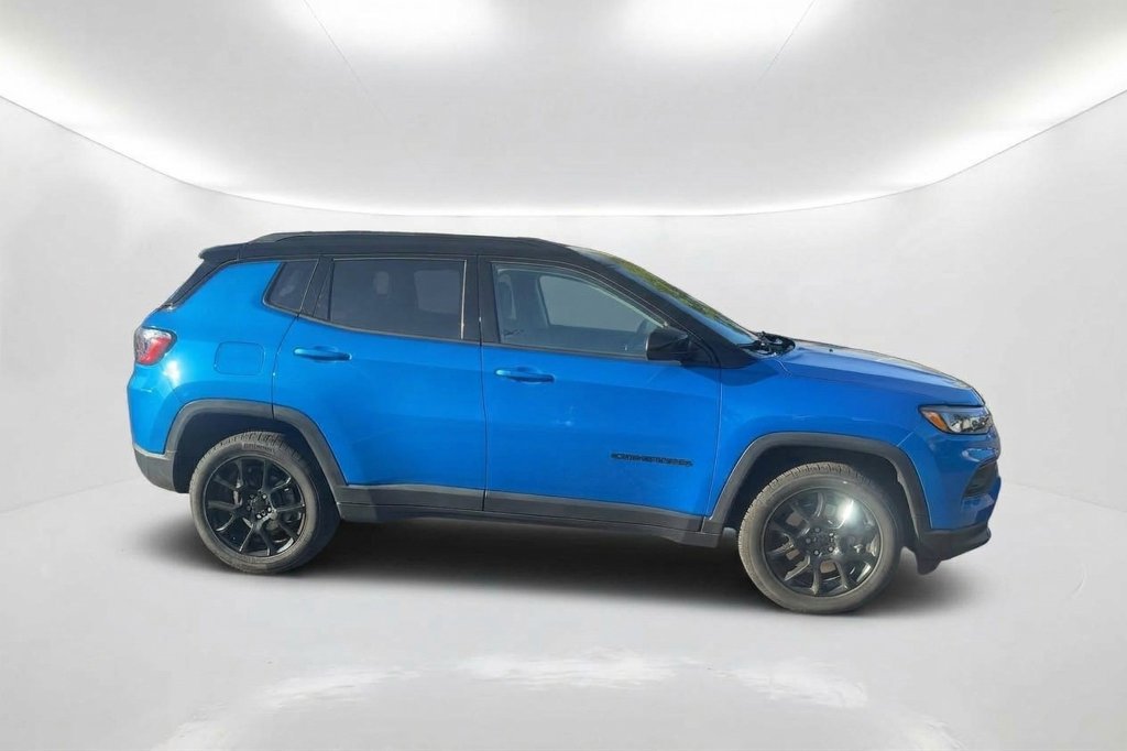 Used 2023 Jeep Compass Latitude w/ Convenience Group AWD/4WD image 4
