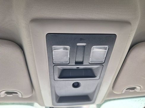 Used 2020 RAM 1500 Classic SLT AWD/4WD image 18