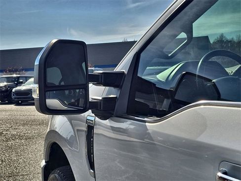 Used 2022 Ford F250 Platinum w/ FX4 Off-Road Package image 11