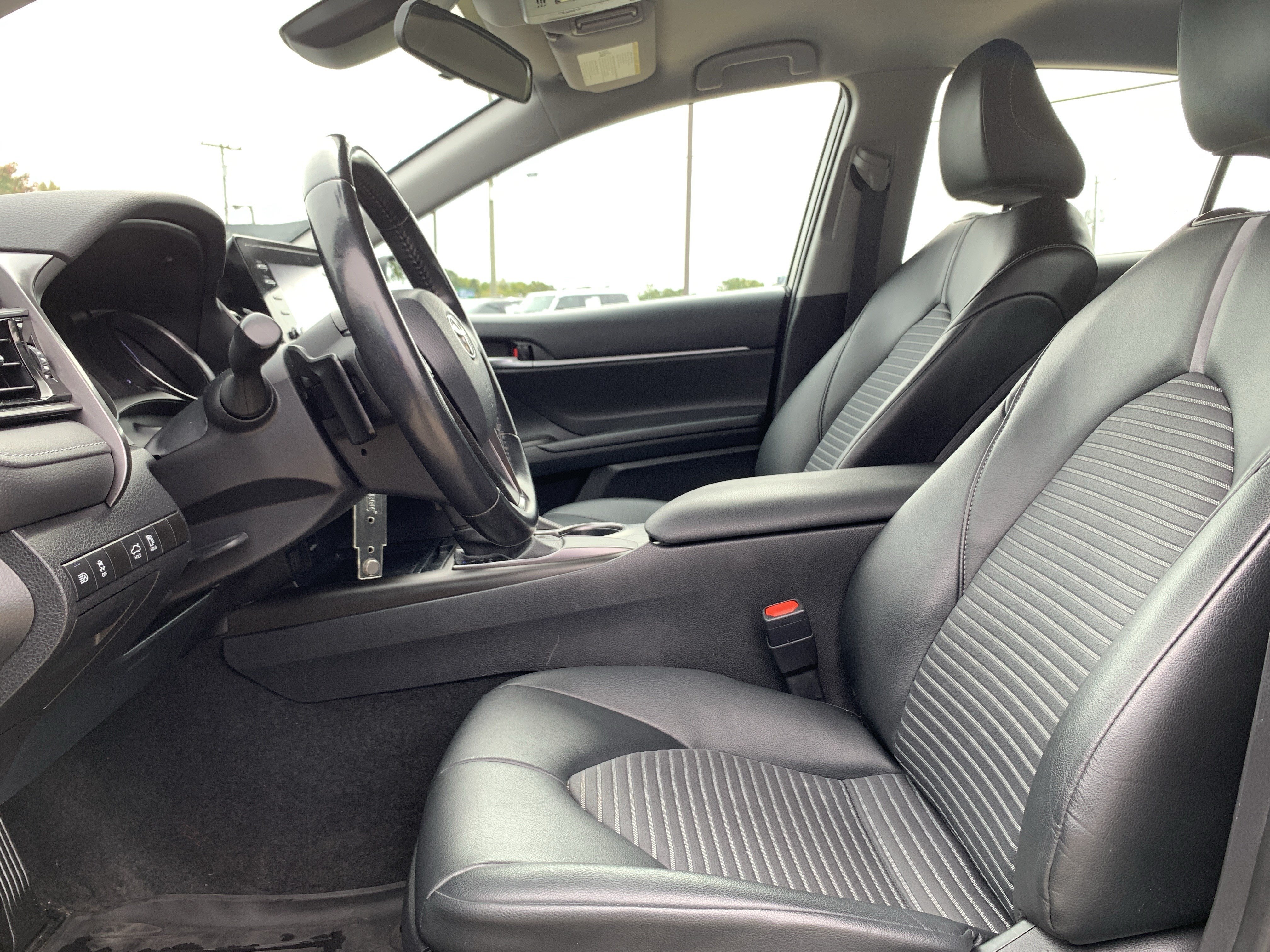 Used 2021 Toyota Camry SE FWD image 16