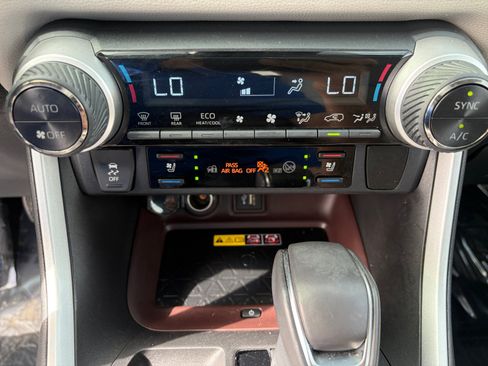 Used 2023 Toyota RAV4 Limited AWD/4WD image 22