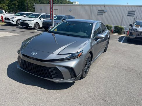 Used 2026 Toyota Camry SE FWD image 16
