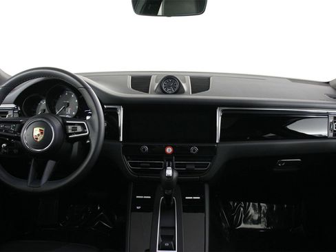 Used 2025 Porsche Macan image 11