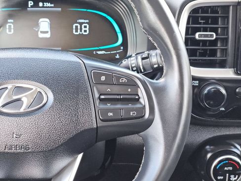 Used 2025 Hyundai Venue SEL FWD image 24