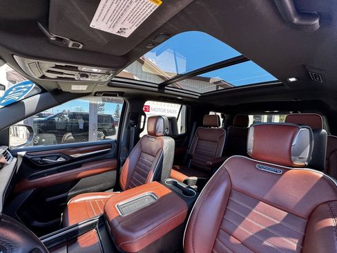 Used 2023 GMC Yukon Denali Ultimate AWD/4WD image 3