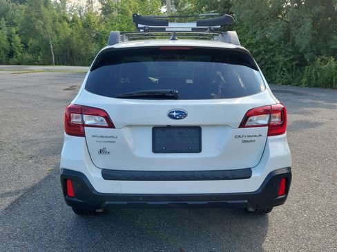 Used 2019 Subaru Outback 3.6R Limited AWD/4WD image 6