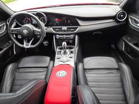 Used 2023 Alfa Romeo Giulia Veloce image 17