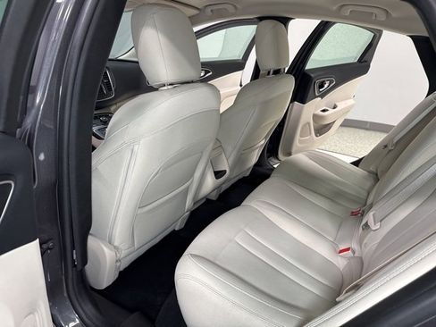 Used 2016 Chrysler 200 Limited w/ Convenience Group image 21