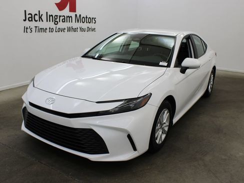 Used 2025 Toyota Camry LE FWD image 2