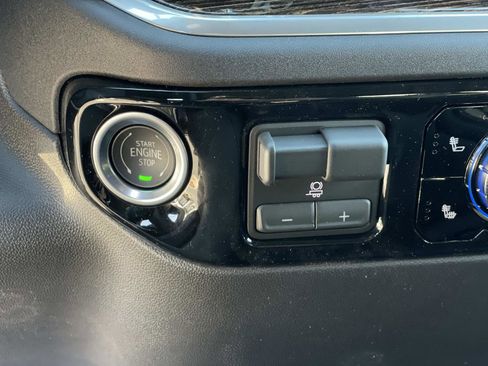 New 2026 GMC Sierra 1500 SLE w/ Preferred Package image 14