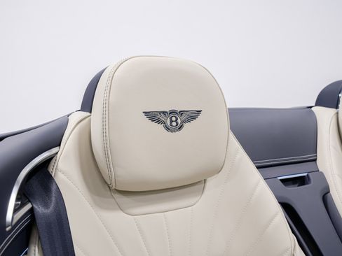 Used 2024 Bentley Continental GT V8 AWD/4WD image 86