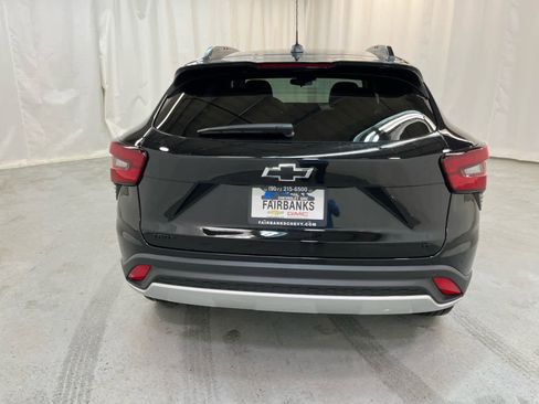 Used 2025 Chevrolet Trax LT w/ Driver Confidence Package image 4