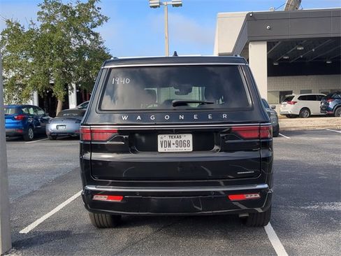 Used 2024 Jeep Wagoneer Series II w/ Flexible Seating Group image 4