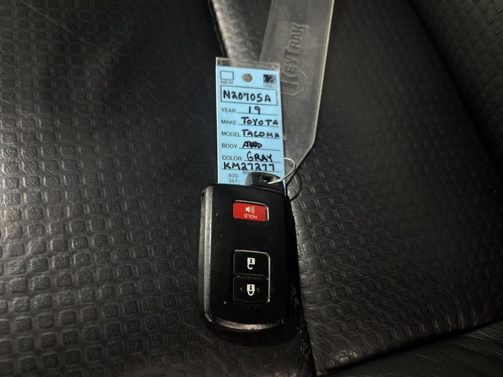 Used 2019 Toyota Tacoma Limited AWD/4WD image 77