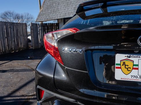 Used 2018 Toyota C-HR XLE image 10