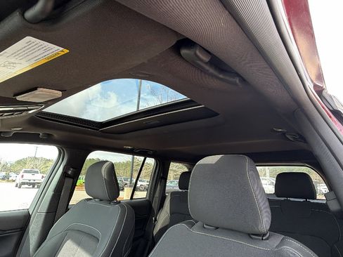 Used 2024 Jeep Grand Cherokee Laredo X AWD/4WD image 18