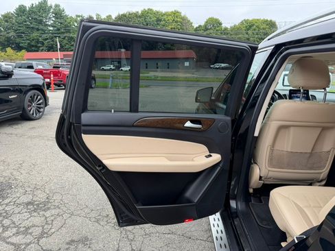 Used 2019 Mercedes-Benz GLS 450 4MATIC image 17