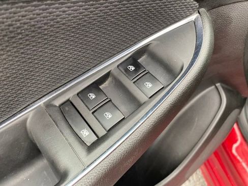 Used 2018 Chevrolet Cruze LT w/ Convenience Package image 17