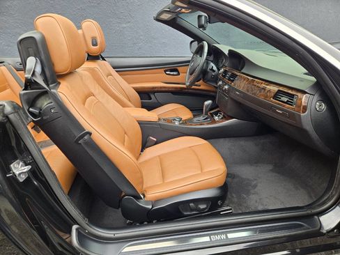 Used 2012 BMW 328i Convertible image 17