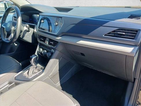 Used 2024 Volkswagen Taos SE image 20