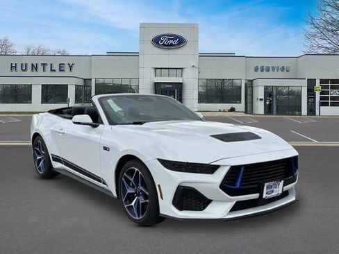 Used 2025 Ford Mustang GT Premium w/ GT Performance Package RWD image 3