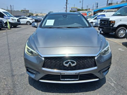 Used 2017 INFINITI QX30 Premium w/ Cargo Package FWD image 2