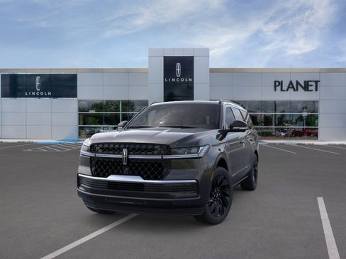 New 2026 Lincoln Navigator Reserve w/ Jet Appearance Package AWD/4WD image 2