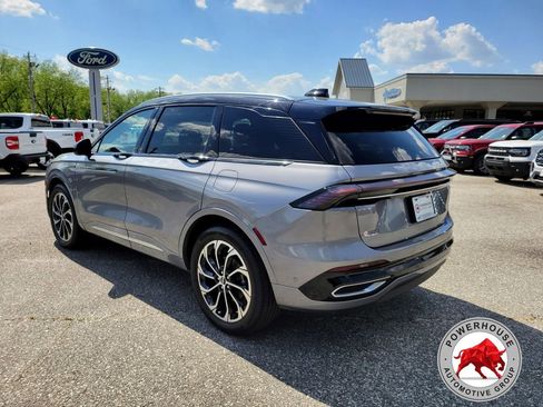 Used 2024 Lincoln Nautilus Reserve AWD/4WD image 4
