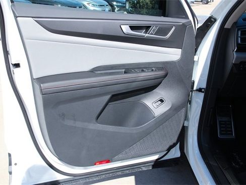 New 2026 Volkswagen Atlas Peak Edition image 9