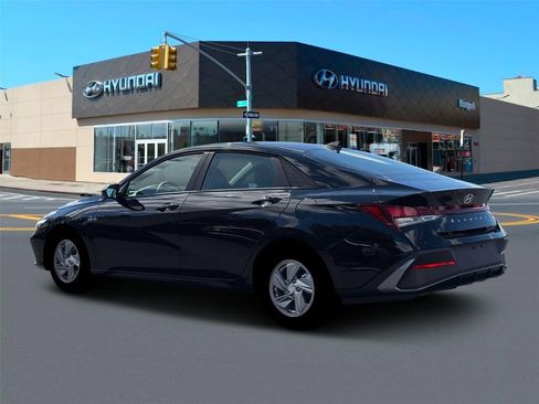 New 2026 Hyundai Elantra SE FWD image 4