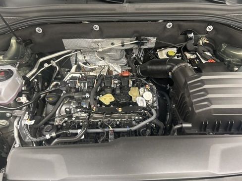 Used 2025 Volkswagen Atlas Peak Edition SE image 30