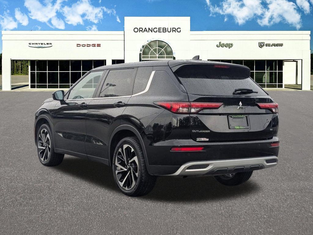 Used 2024 Mitsubishi Outlander SE FWD image 6