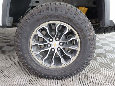 Used 2022 Chevrolet Colorado ZR2 image 17