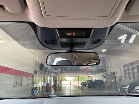 Used 2025 Nissan Rogue SV FWD image 18