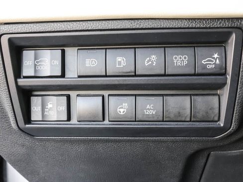 Used 2023 Toyota Sequoia Capstone image 17