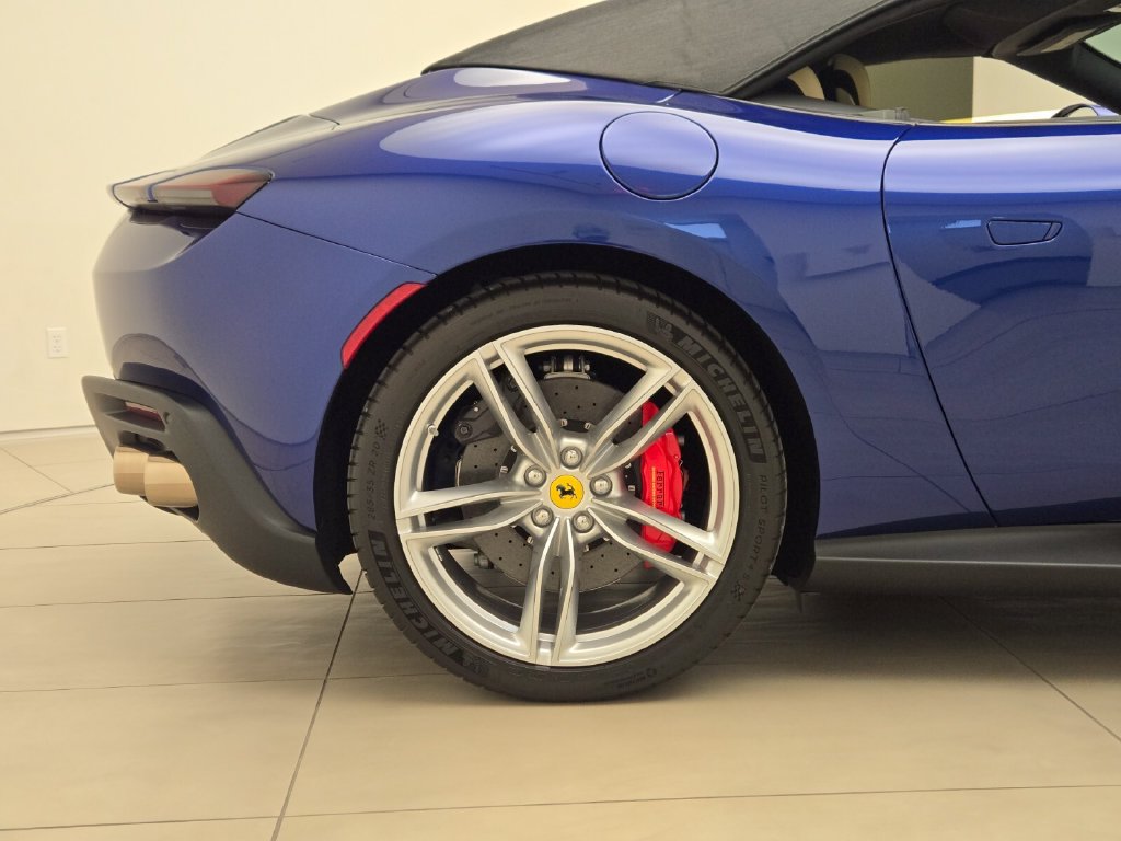Used 2025 Ferrari Roma Spider RWD image 8