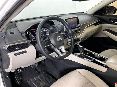 Used 2024 Nissan Altima 2.5 SV image 18