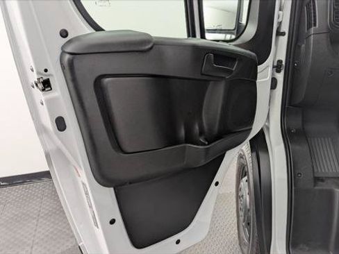 Used 2023 RAM ProMaster 2500 w/ Convenience Group FWD image 12