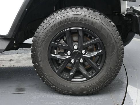 Used 2021 Jeep Gladiator Sport AWD/4WD image 13