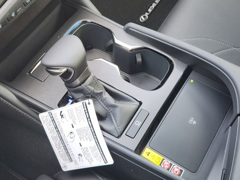 New 2025 Lexus ES 350 Ultra Luxury image 17